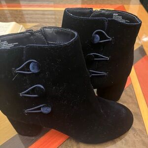 Stylish Navy Nine West Ankle Boots with Button Detail